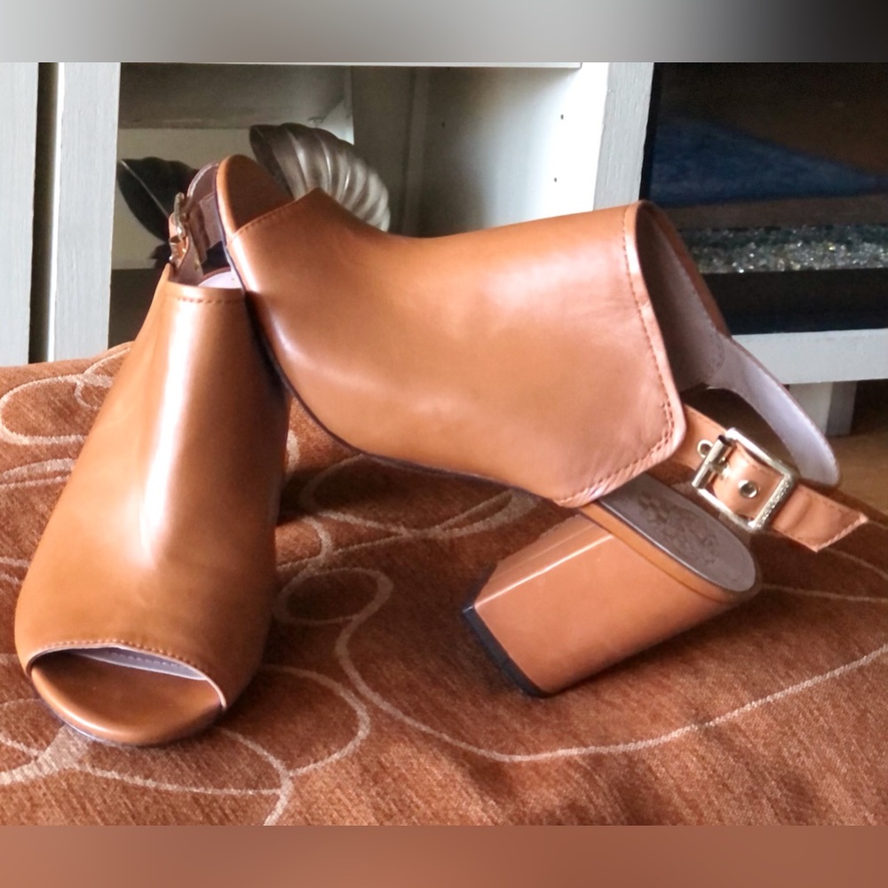 VINCE CAMUTO Brianny Slingback Block Heel Shootie
